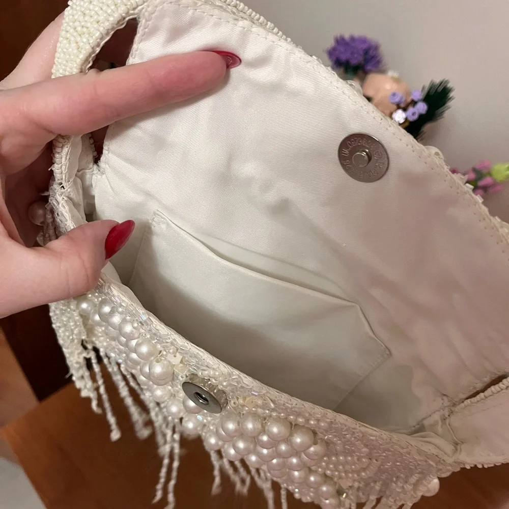 Elegant Pearl-Embellished Cream Handbag - Picture 5 of 6